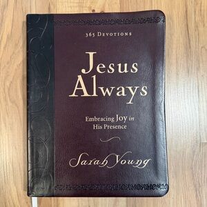 Jesus Aways Daily Devotional Book 365 Days by Sarah Young Large Print